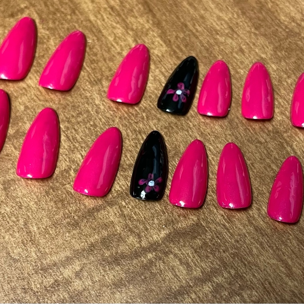 Gel press on nails - Hand painted